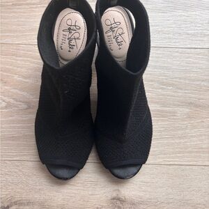 Life Stride Black Alita closed sandal